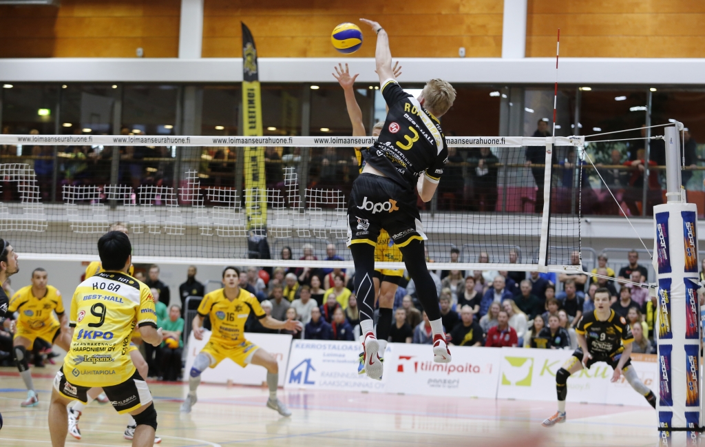 Antti Ropponen tuurasi Olli-Pekka Ojansivua mallikkaasti